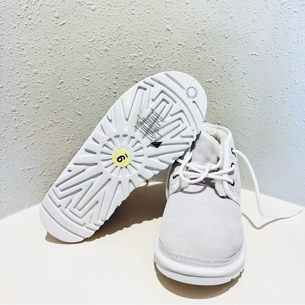 UGG Neumel Classic Off White Unisex Chukka Boots  Size W 11 M 9 NEW